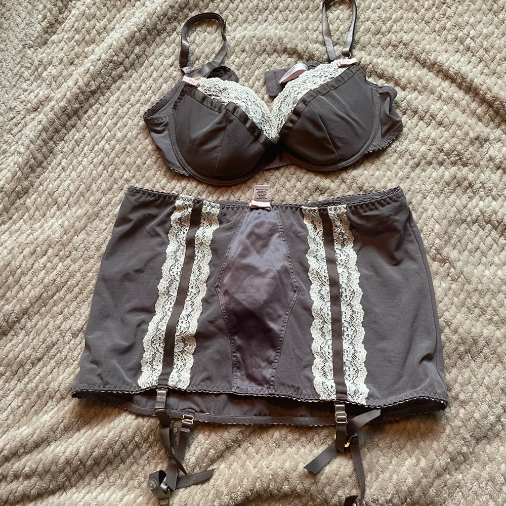 Victoria’s Secret lingerie set push up bra 36B garter with thong M mocha color